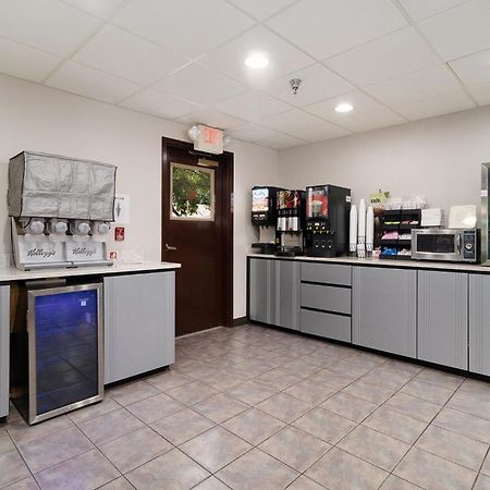 Microtel Inn And Suites Manistee Εξωτερικό φωτογραφία
