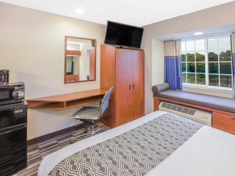 Microtel Inn And Suites Manistee Εξωτερικό φωτογραφία