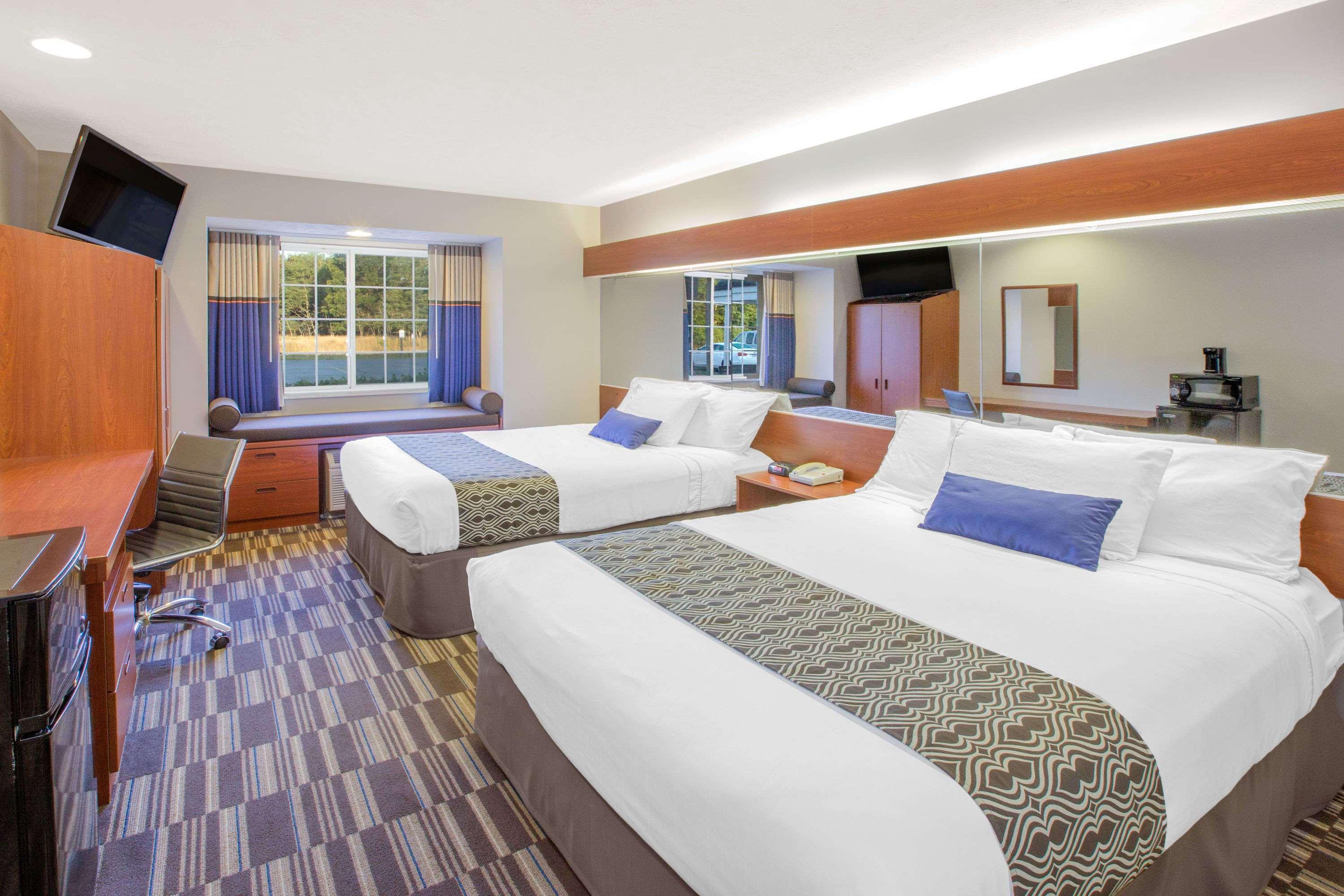 Microtel Inn And Suites Manistee Εξωτερικό φωτογραφία