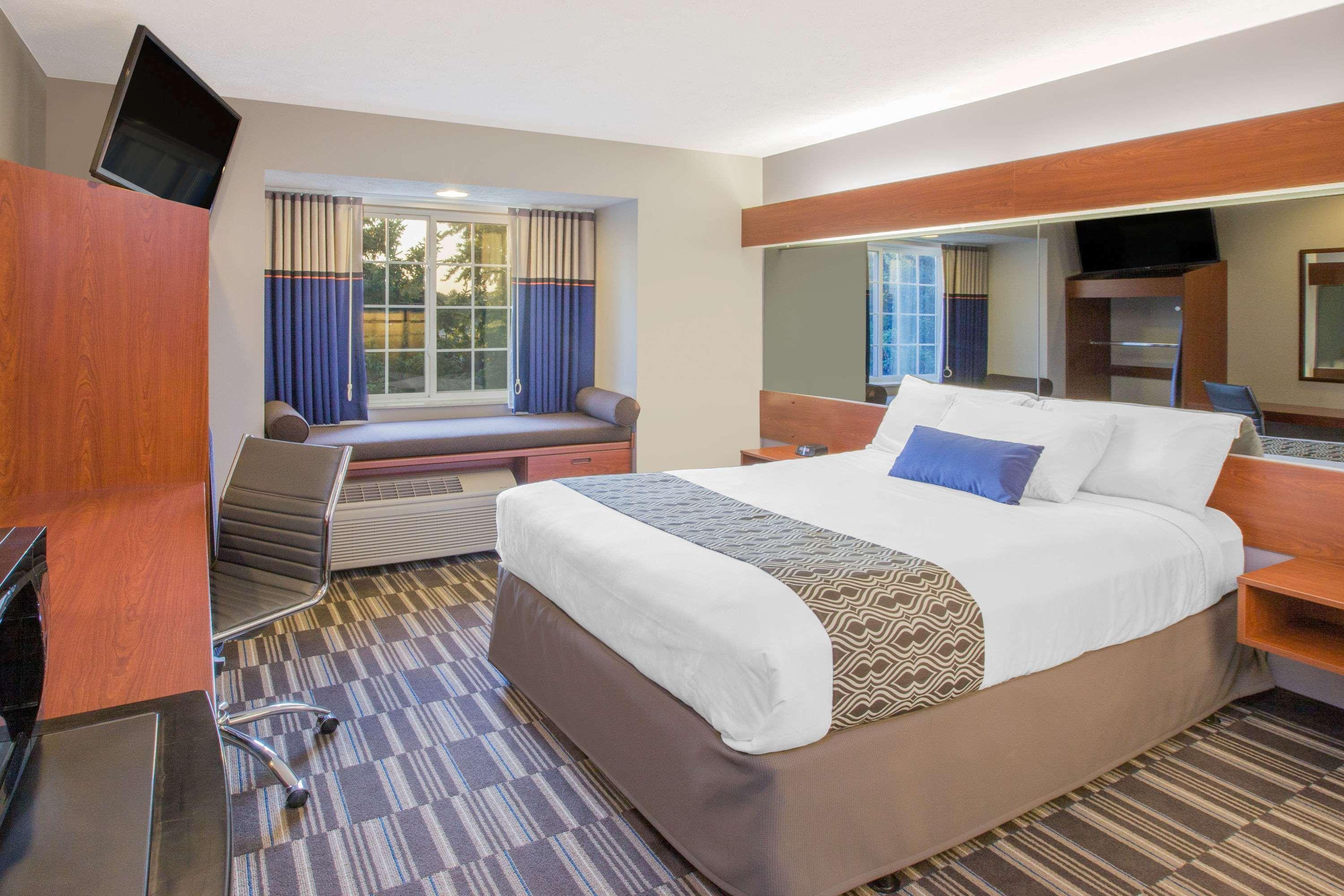Microtel Inn And Suites Manistee Εξωτερικό φωτογραφία