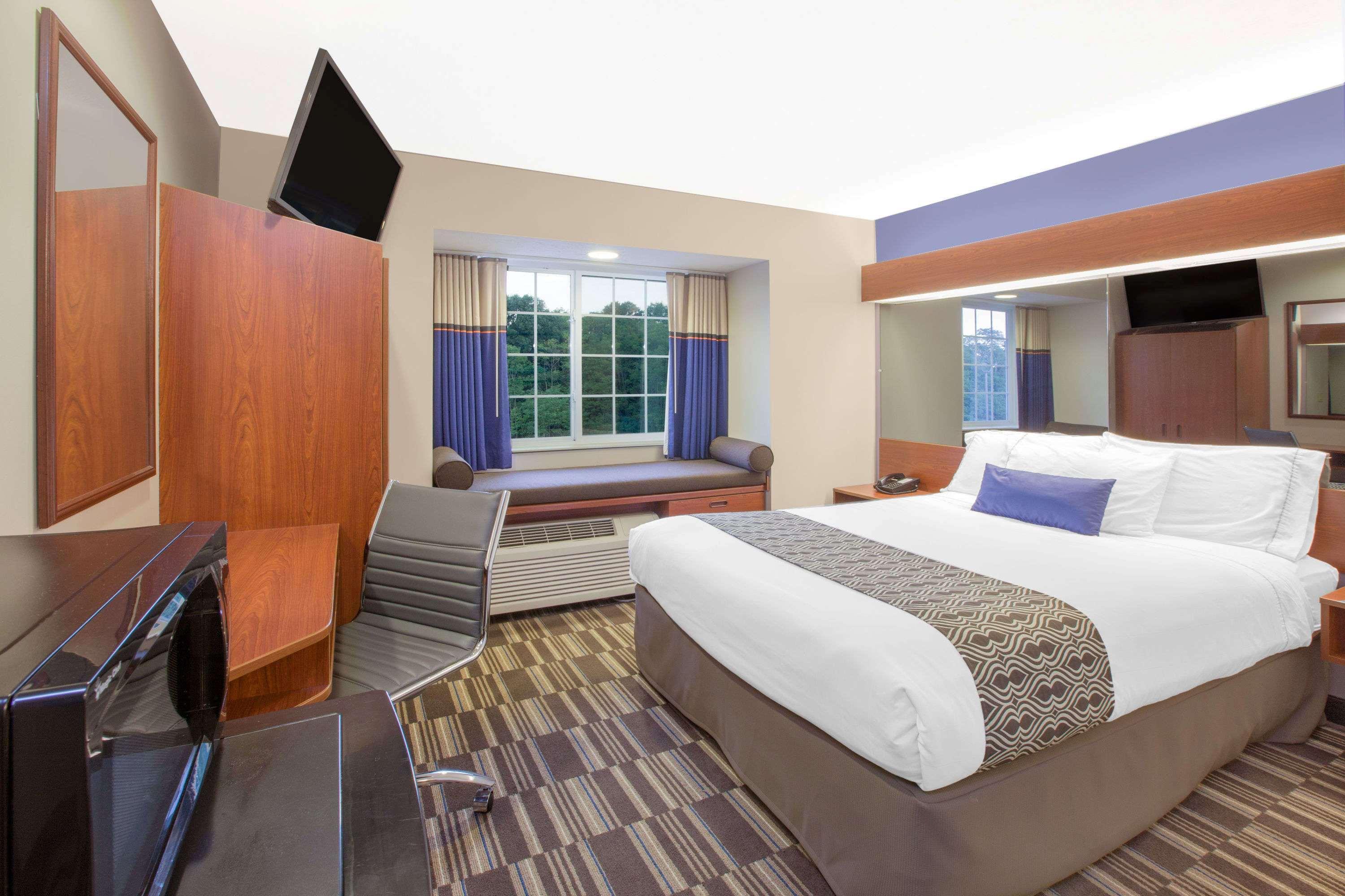Microtel Inn And Suites Manistee Εξωτερικό φωτογραφία