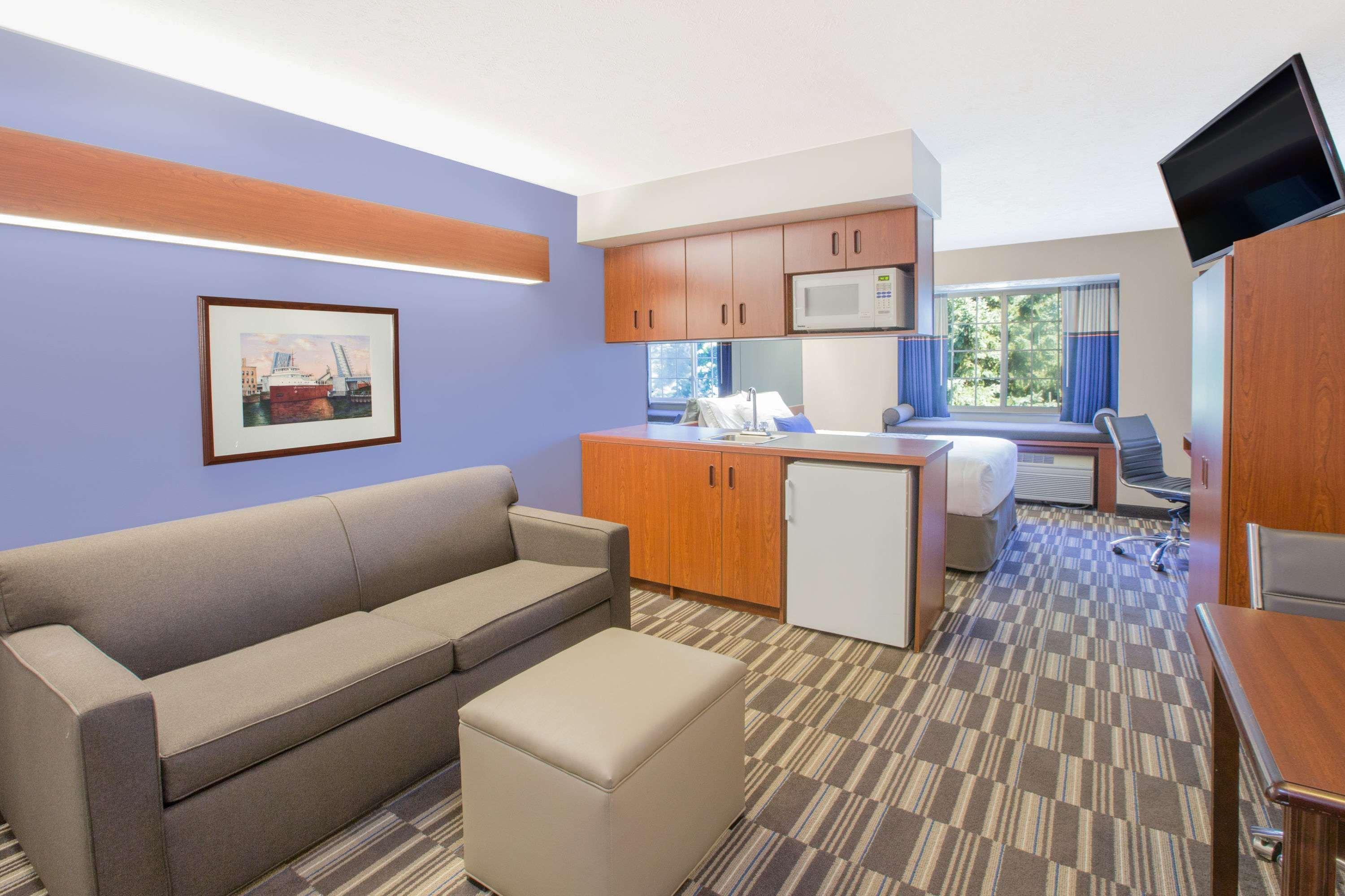 Microtel Inn And Suites Manistee Εξωτερικό φωτογραφία