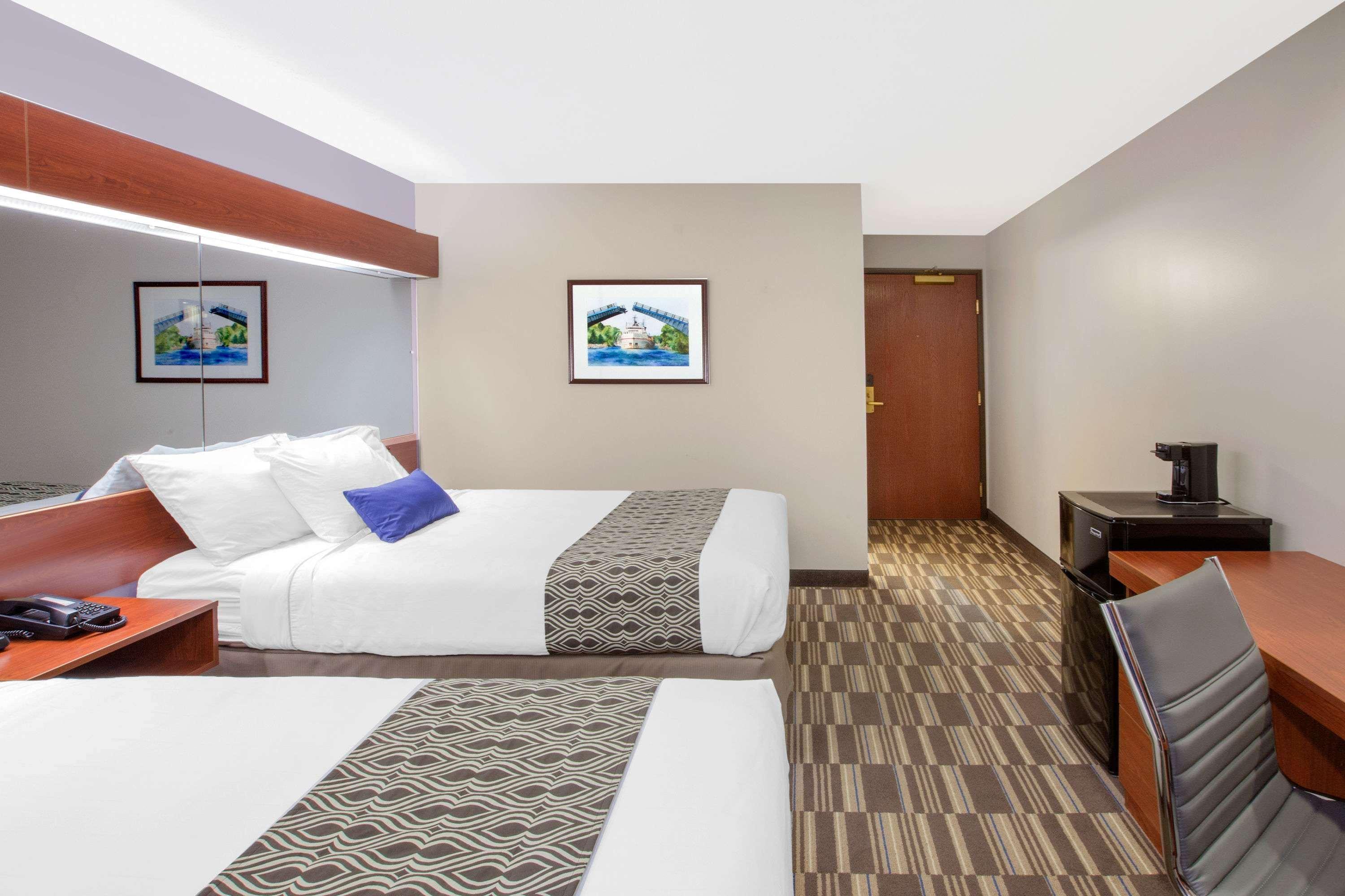 Microtel Inn And Suites Manistee Εξωτερικό φωτογραφία