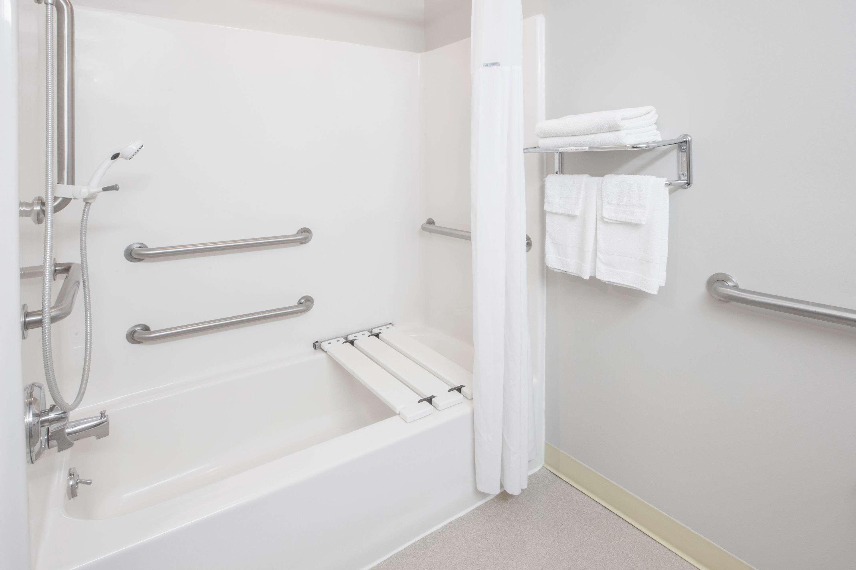 Microtel Inn And Suites Manistee Εξωτερικό φωτογραφία