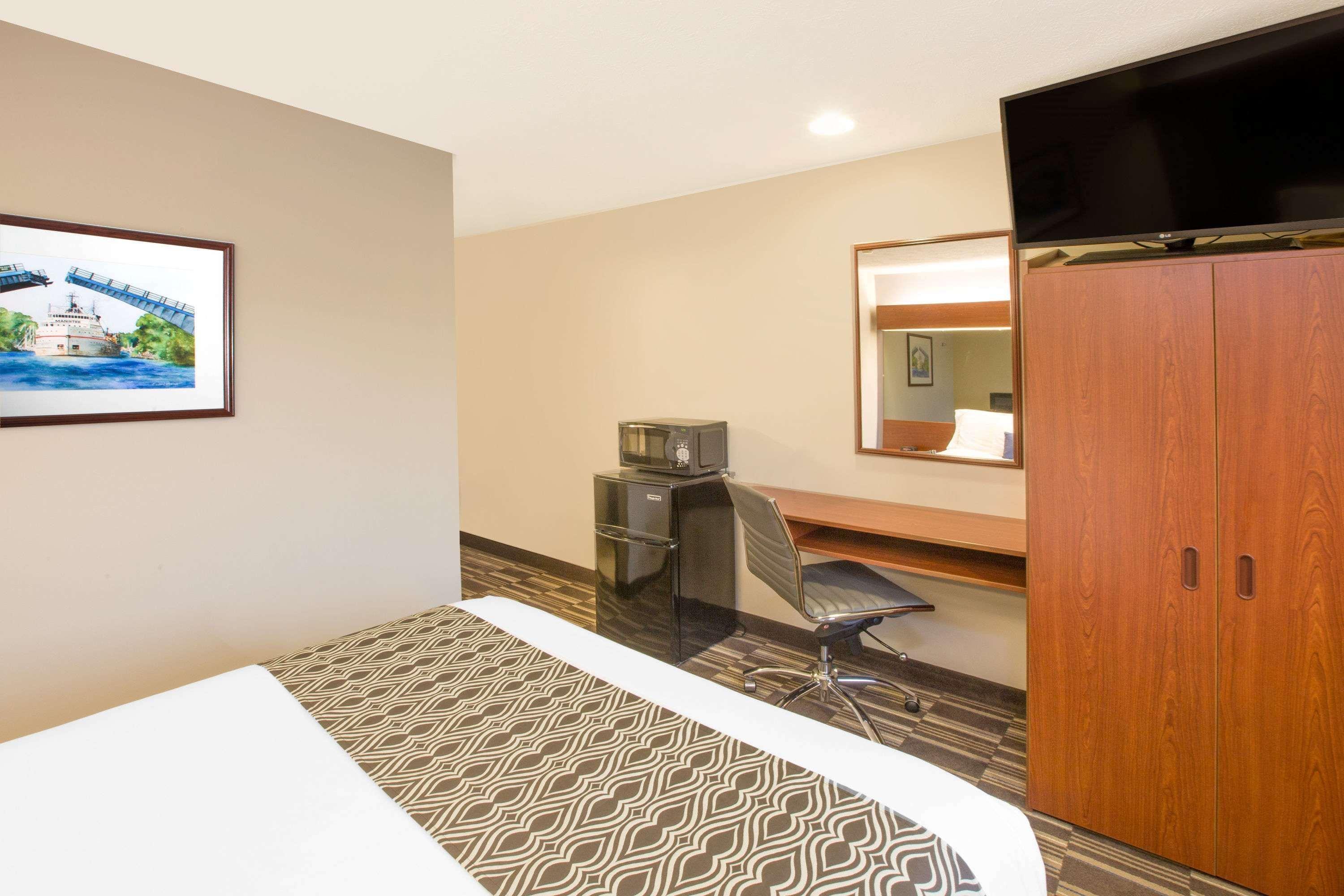 Microtel Inn And Suites Manistee Εξωτερικό φωτογραφία