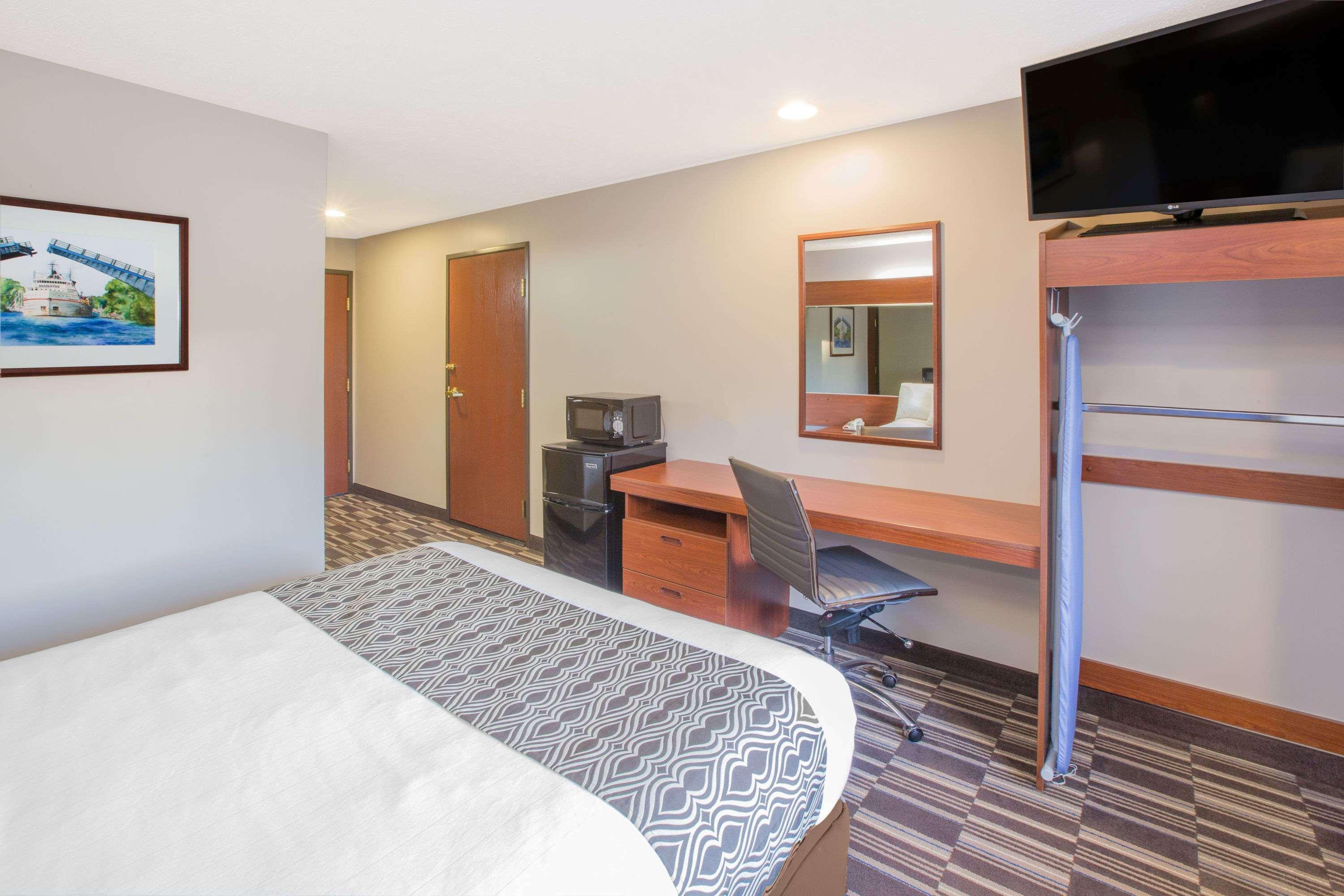 Microtel Inn And Suites Manistee Εξωτερικό φωτογραφία