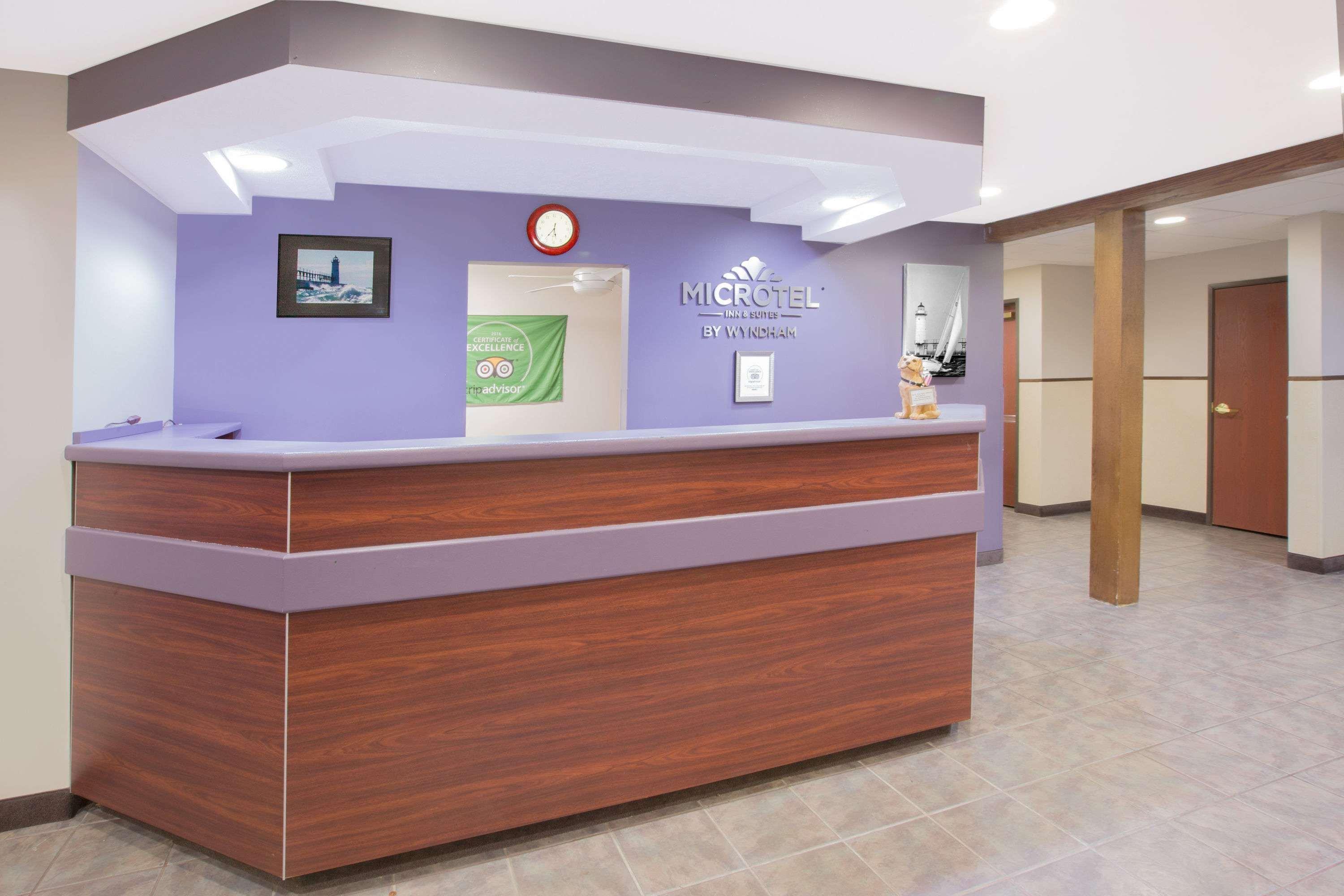 Microtel Inn And Suites Manistee Εξωτερικό φωτογραφία