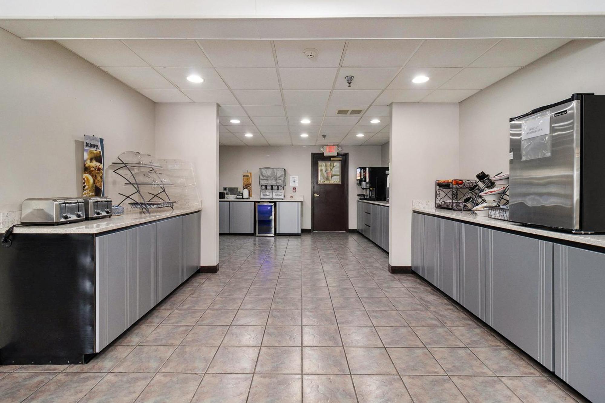 Microtel Inn And Suites Manistee Εξωτερικό φωτογραφία