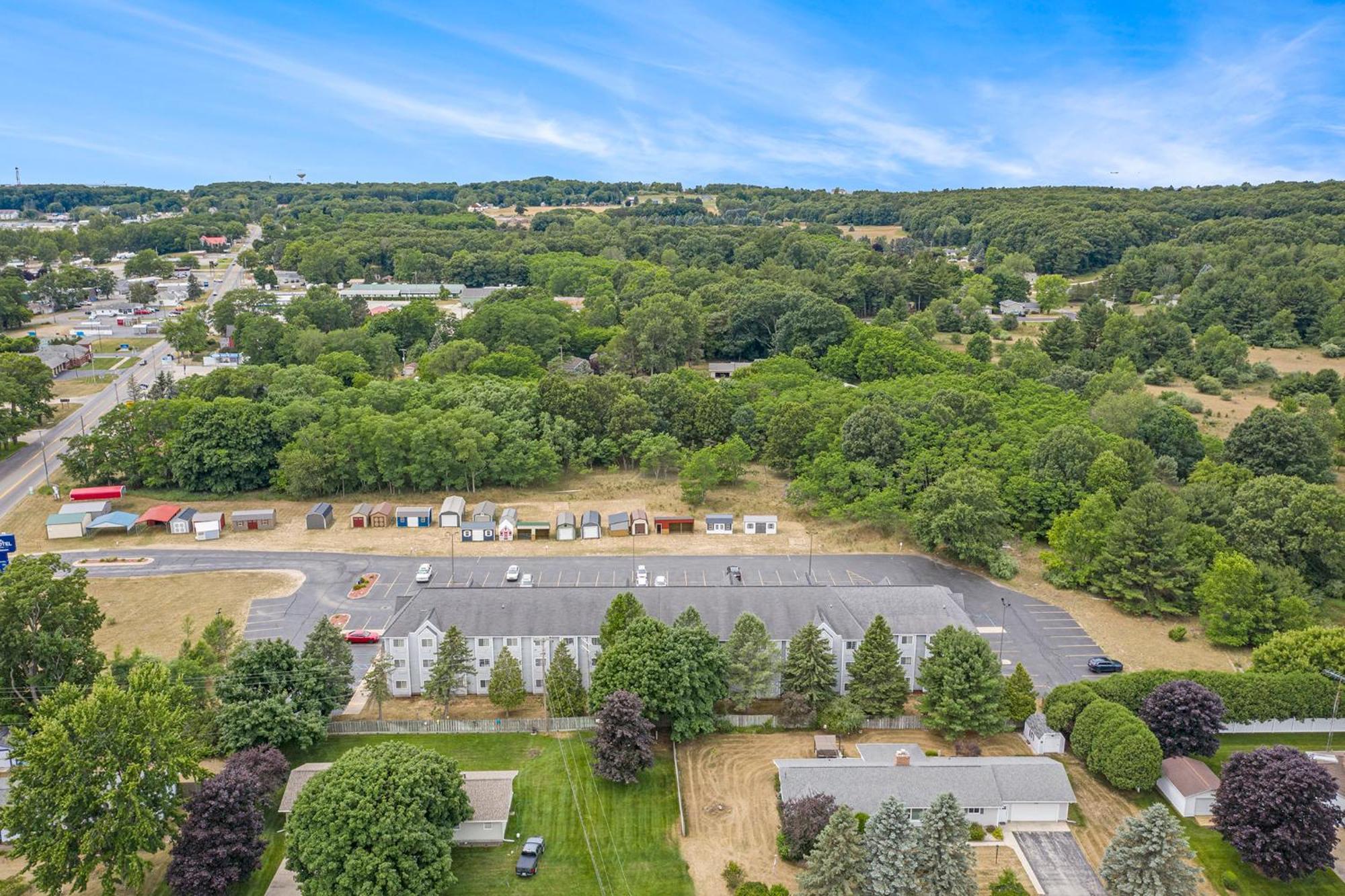 Microtel Inn And Suites Manistee Εξωτερικό φωτογραφία