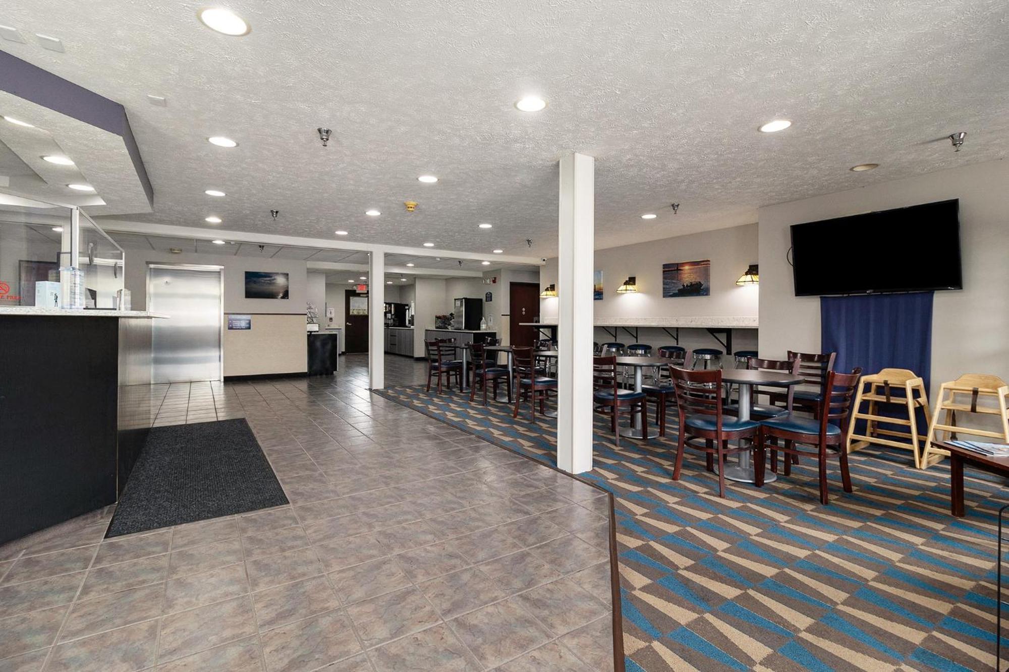 Microtel Inn And Suites Manistee Εξωτερικό φωτογραφία