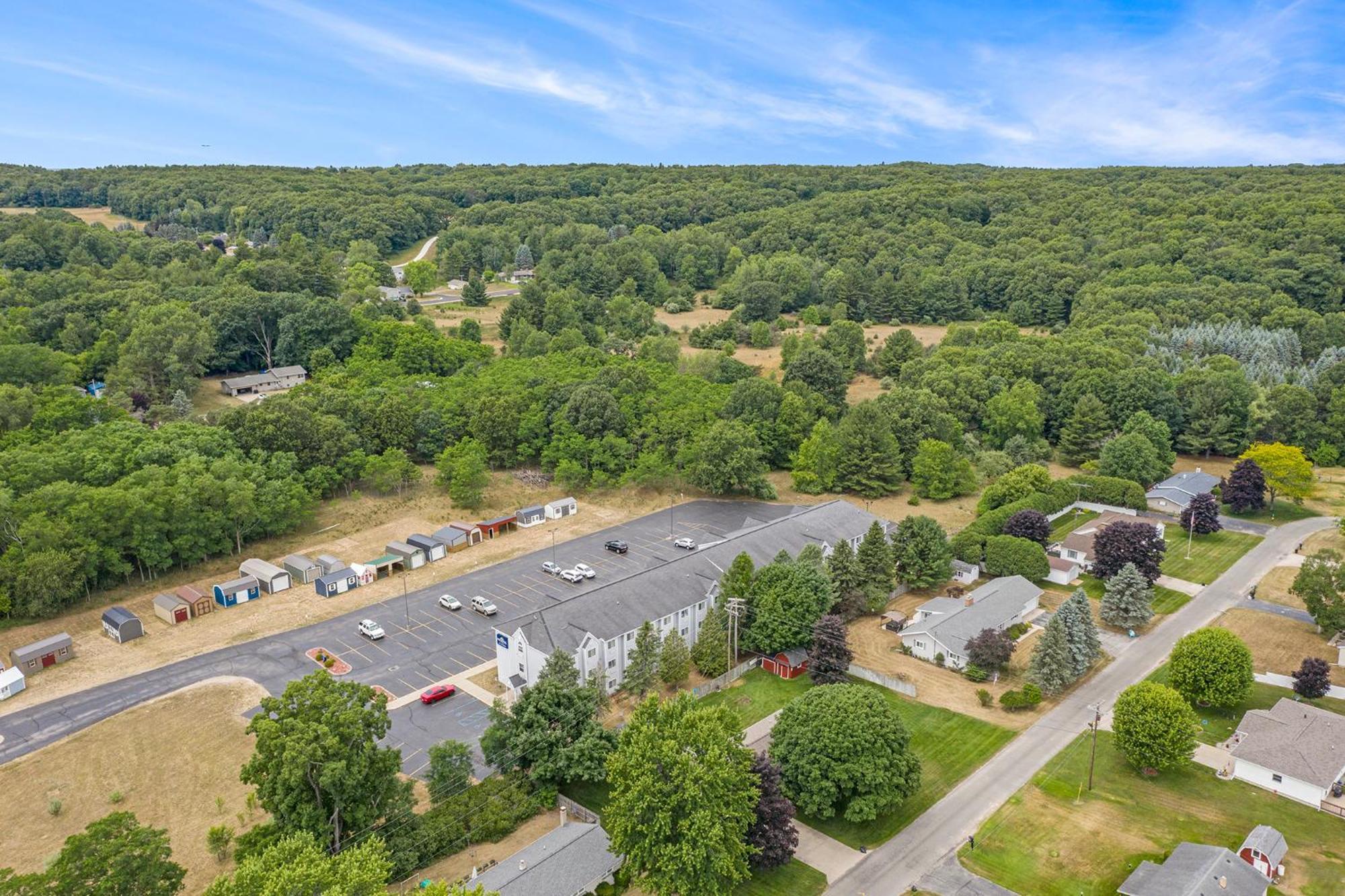 Microtel Inn And Suites Manistee Εξωτερικό φωτογραφία