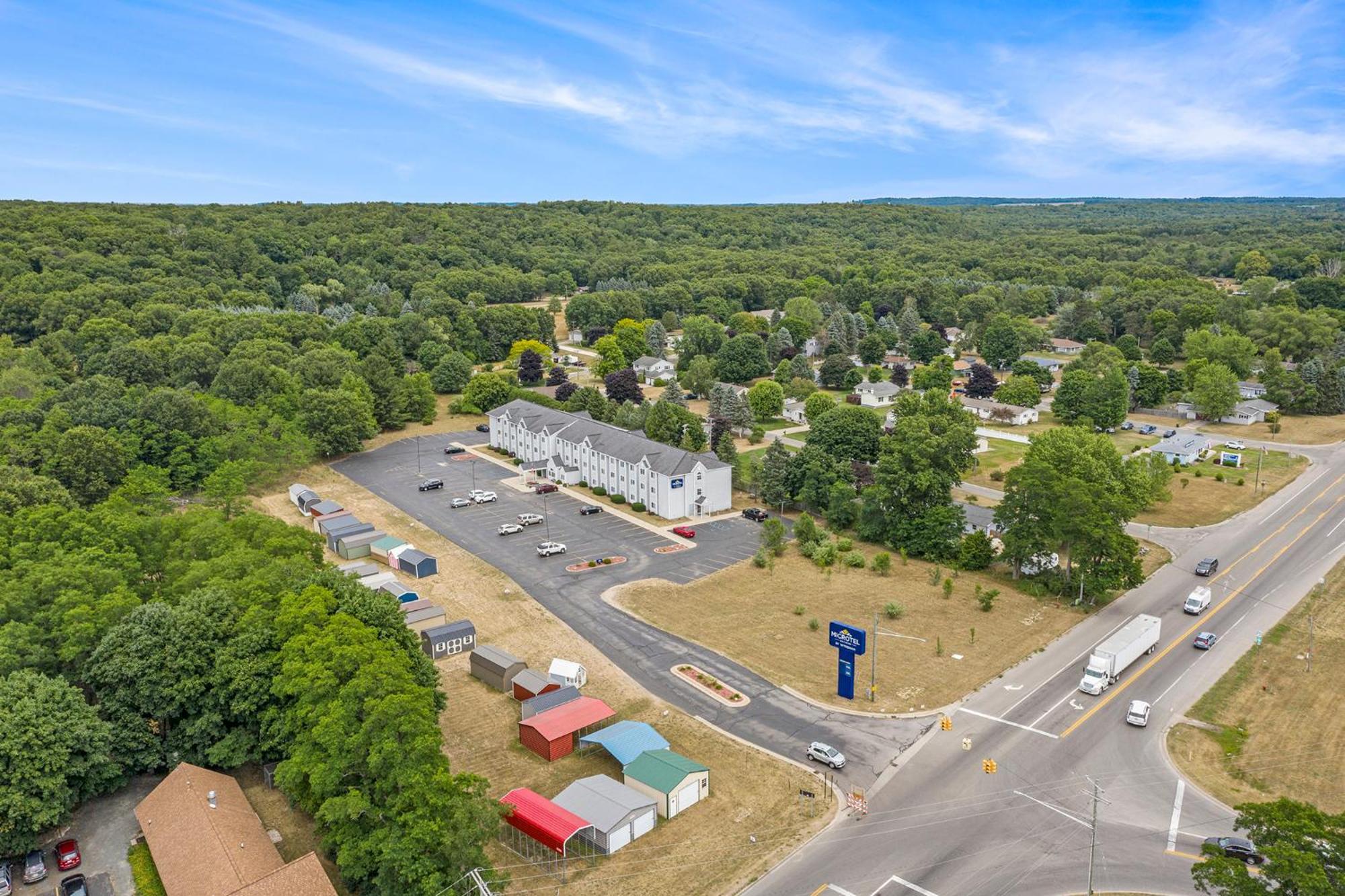 Microtel Inn And Suites Manistee Εξωτερικό φωτογραφία