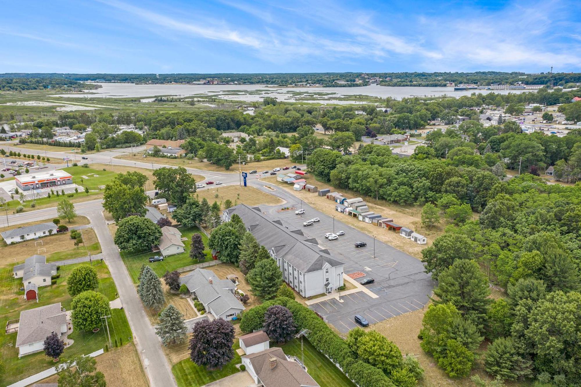 Microtel Inn And Suites Manistee Εξωτερικό φωτογραφία