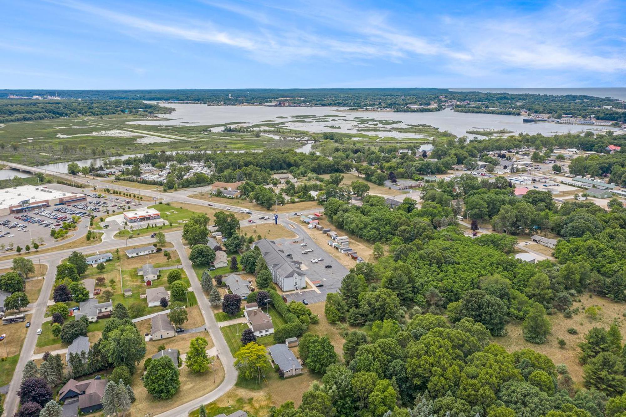 Microtel Inn And Suites Manistee Εξωτερικό φωτογραφία